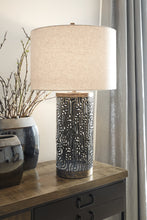 Load image into Gallery viewer, Dayo Table Lamp
