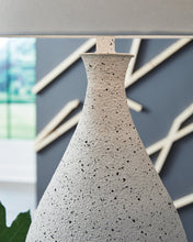 Load image into Gallery viewer, Wyattford Table Lamp
