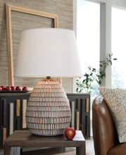 Load image into Gallery viewer, Darrich Table Lamp
