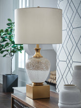 Load image into Gallery viewer, Tavisburg Table Lamp
