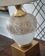 Load image into Gallery viewer, Tavisburg Table Lamp
