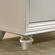 Load image into Gallery viewer, Maddie Bed White &amp; Silver
