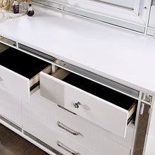 Load image into Gallery viewer, Brachium Queen Bedroom Set Silver
