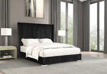 Load image into Gallery viewer, Cadwell E.King, Queen, &amp; Full Bed White, Gray, &amp; Black
