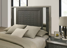 Load image into Gallery viewer, Leyland E.King &amp; Queen Bed
