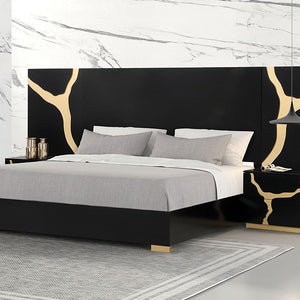 Goldsberg Queen Bed w/ Wall Panels image