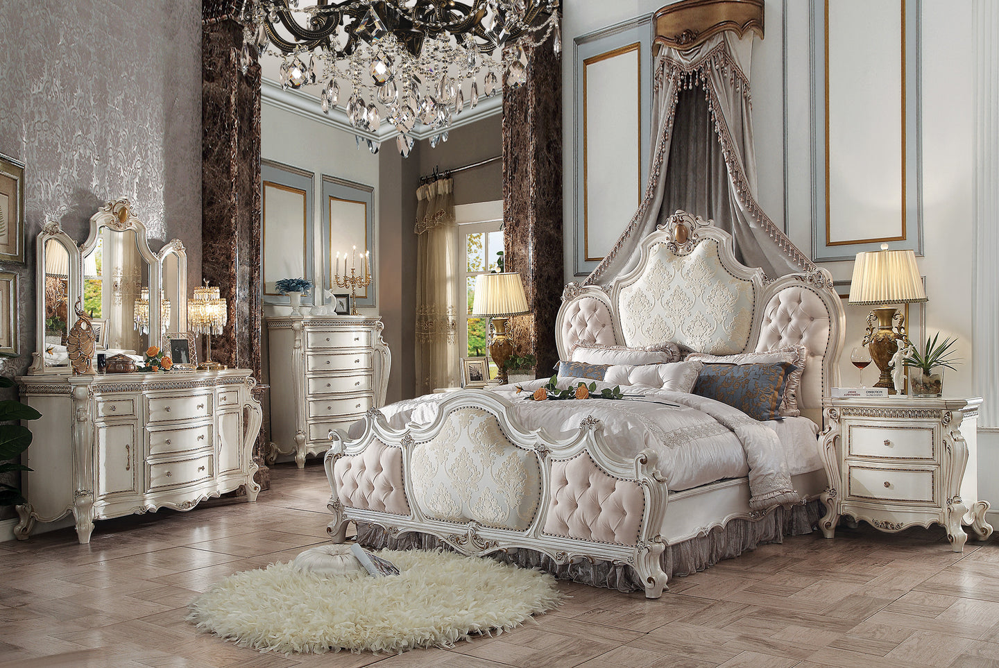 Picardy Fabric & Antique Pearl Queen Bed